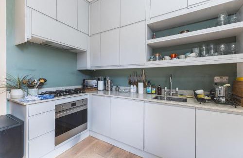 Lambeth Apartment | Leafy & Stylish Brixton Retreat