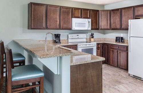 Midway Resort | Leave your worries at the door!