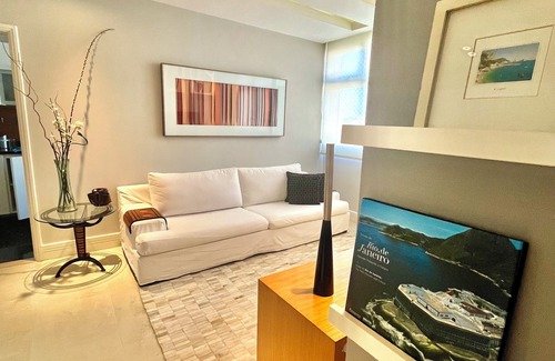 Leblon Apartment | LEBLON/CLEAN AND SOPHISTICATED DESIGN, BEST LOCATION, MODERN CONDOMINIUM