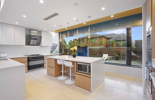 Ryde House | ★ Legend in Putney★ Pool & Waterview ★ Garden★ Super convenient Location★