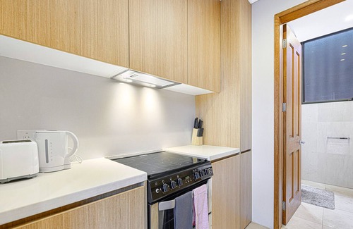 Ryde House | ★ Legend in Putney★ Pool & Waterview ★ Garden★ Super convenient Location★