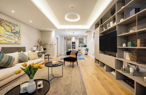 London City Centre Condo | Leicester Square Duplex