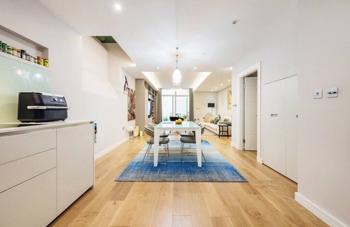 London City Centre Condo | Leicester Square Duplex