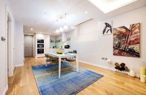 London City Centre Condo | Leicester Square Duplex