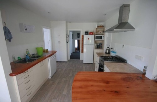 Leigh House | Leigh Family Bach - Your perfect spot for a family getaway in the heart of Leigh