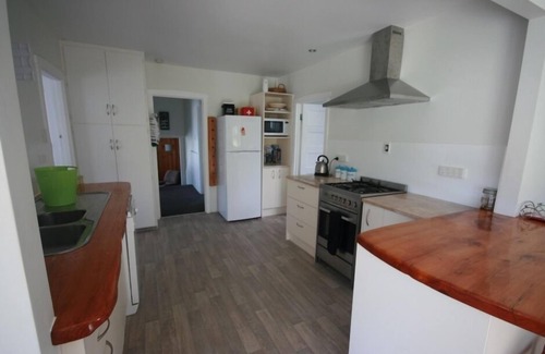 Leigh House | Leigh Family Bach - Your perfect spot for a family getaway in the heart of Leigh