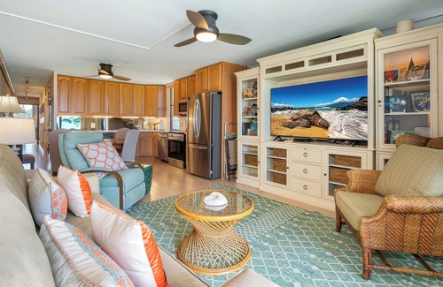 Kihei Cabin | Leinaala Oceanfront #200 2nd Floor unit, Large End Unit, Oceanfront Complex!