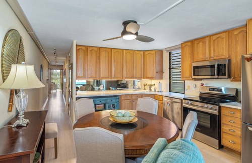 Kihei Cabin | Leinaala Oceanfront #200 2nd Floor unit, Large End Unit, Oceanfront Complex!