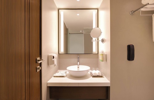 Vashi Hotel | Lemon Tree Premier Navi Mumbai