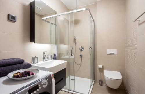 Novi Beograd Apartment | Leo Executive Suite, Self Check-In, Free Garage, FAST Wi-Fi, Concierge