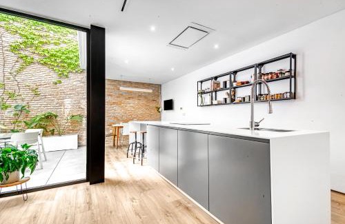 Cordoba Villa | LeonAlba House Private Villa Private rooftop Private Pool Private Andalusian Courtyard Free Parking BBQ 8 Guests