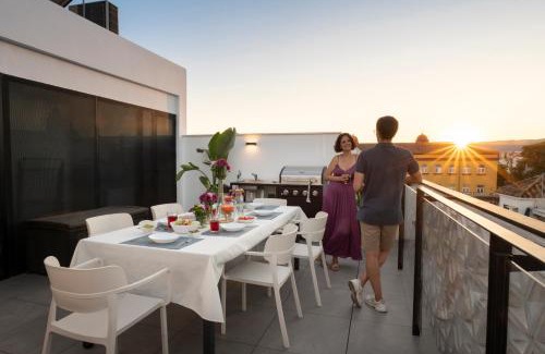 Cordoba Villa | LeonAlba House Private Villa Private rooftop Private Pool Private Andalusian Courtyard Free Parking BBQ 8 Guests