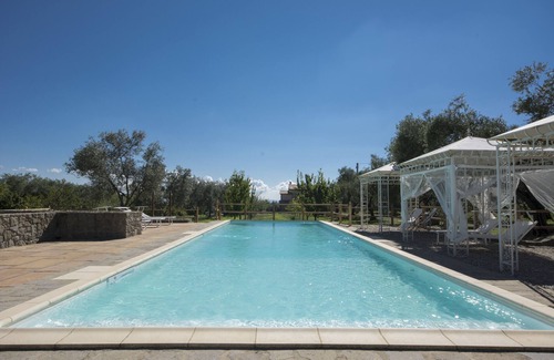 Montefiascone Apartment | Leonardo house, ground floor of a farmhouse, private patio, two and a half rooms