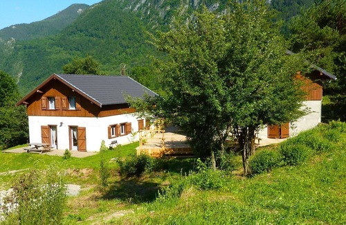 Vicdessos Apartment | Les Bordes de Paloumières: Discover this gite in the heart of Ariège Mountains.