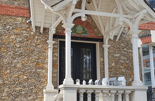 Lagny-sur-Marne Villa | Les Flolies on the banks of the Marne: Character villa - Disney - Paris