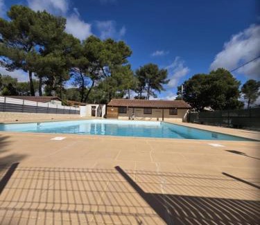 Le Castellet Other | Les pins doux
