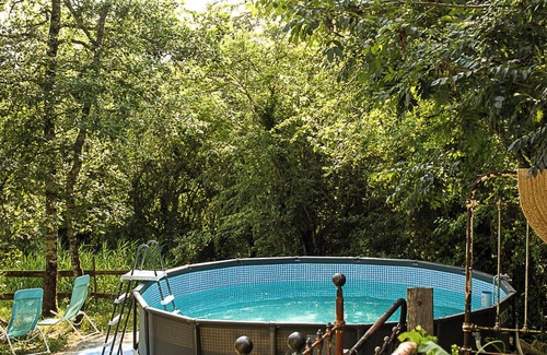Villeneuve d'Aveyron Ski Chalet | LES ROULOTTES DE RITA, in the countryside, swimming pool, pets welcome