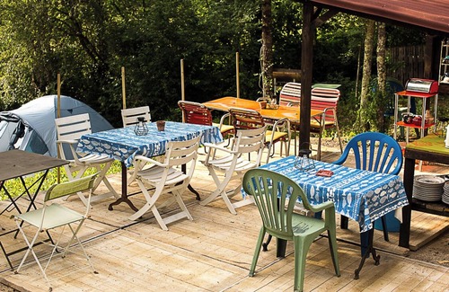 Villeneuve d'Aveyron Ski Chalet | LES ROULOTTES DE RITA, in the countryside, swimming pool, pets welcome