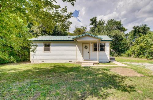 Sallisaw House | Less Than 1 Mi to Cherokee Casino Sallisaw! Home Near I-40