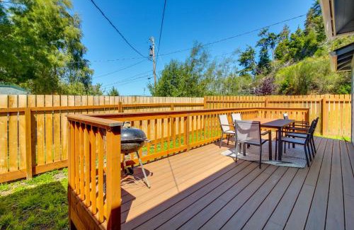 Bandon House | Less Than 1 Mi to Coquille River Cottage with Private Yard!