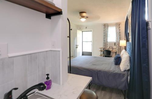 Greenwood Apartment | Less Than 1 Mi to Dtwn Updated Studio in North Greenwood!