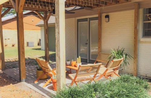 Fairhope House | Less than 1 mile from downtown Fairhope!