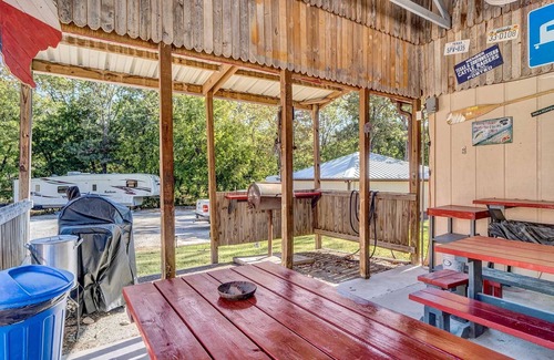 Quitman Hotel | Less than a mile from Lake Fork-UPDATED-Bluegill Bungalow 6