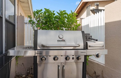 Catalina House | Let’s go Retro - Waterfront Pool & Hottub w/dock