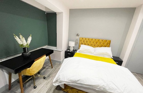 Rayners Lane Apartment | Letzi private en-suite, North Harrow.n