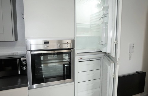 Basingstoke Apartment | Level Access Apartment Easy walk to Railway Station ,Town Centre and Restraints Parking on Site