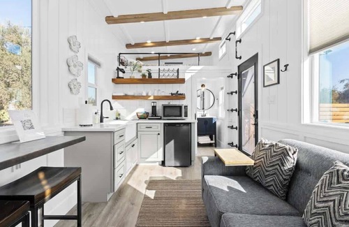 Lindsay Apartment | Lewis Ranch Tiny Home, Lindsay, CA! Near Sequoias