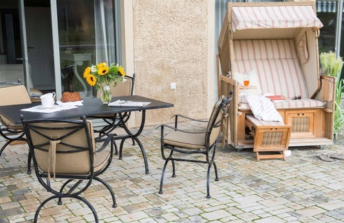 Stolpe Apartment | Lexington RE-03 - The Lexington coach house RE-03 Holiday apartment with terrace on