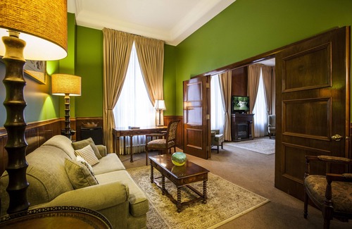 International District Apartment | LHotel Montreal