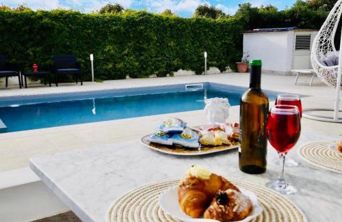 Syracuse Villa | Libero House A Private Pool Oasis