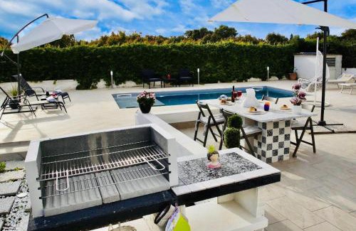 Syracuse Villa | Libero House A Private Pool Oasis