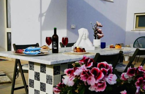Syracuse Villa | Libero House A Private Pool Oasis