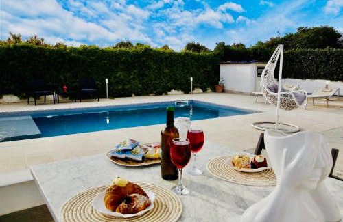 Syracuse Villa | Libero House A Private Pool Oasis