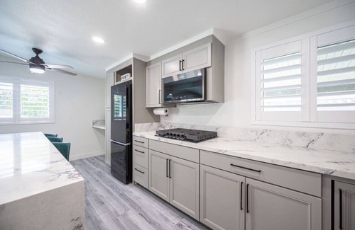 Winchester House | Licensed 2.5 mi to Strip BBQ Pool Kings