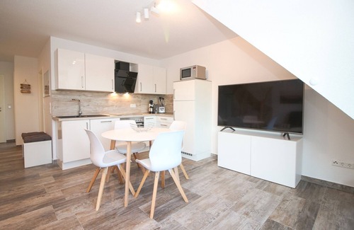 Norden Apartment | Lichtdurchflutete Obergeschosswohnung für 4 Personen + Baby und Hund