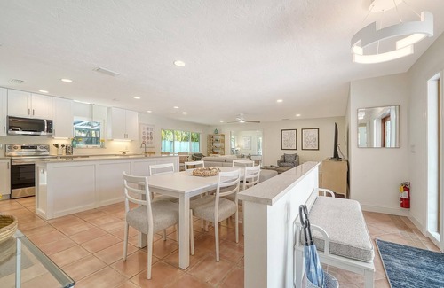 Sarasota House | Lido Beach Renovated House by Beach
