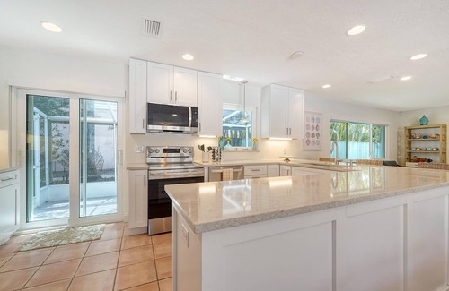 Sarasota House | Lido Beach Renovated House by Beach