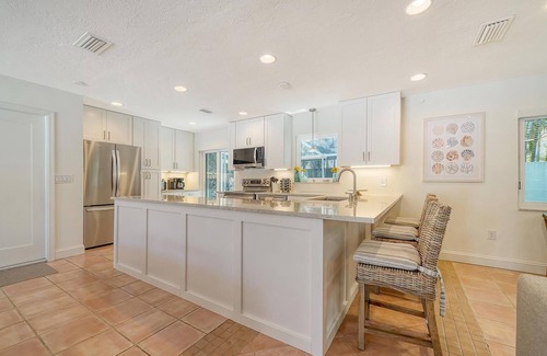 Sarasota House | Lido Beach Renovated House by Beach