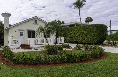 Fort Myers Beach Cottage | Life's a Beach, A charming Beach Cottage