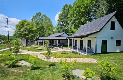 Brevard Cottage | Life's Especially Good Retreat! ADA Accessible