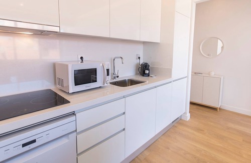 Penha de Franca Apartment | Light & Comfy Flat by LovelyStay