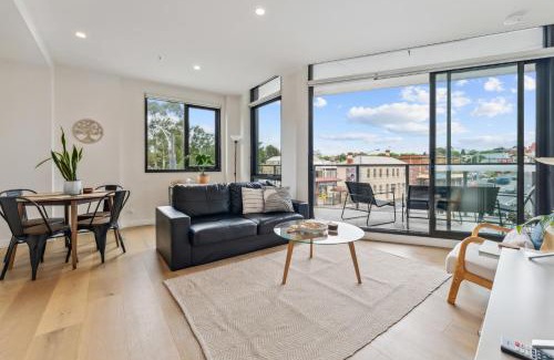 Travancore Apartment | Light Filled 2BR Apt with Balcony, Parking, near CBD & Cafes