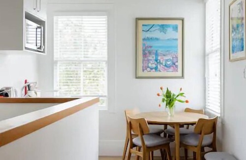 Auckland Apartment | Light-filled Renovated Villa, Walk to Ponsonby Rd