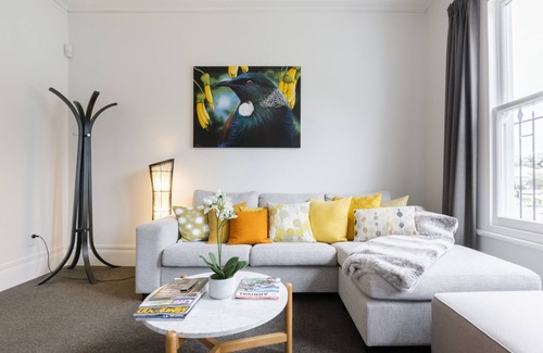 Auckland Apartment | Light-filled Renovated Villa, Walk to Ponsonby Rd