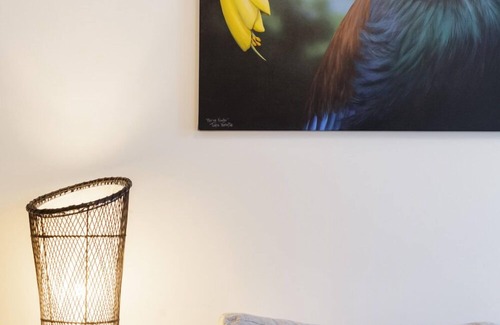 Auckland Apartment | Light-filled Renovated Villa, Walk to Ponsonby Rd