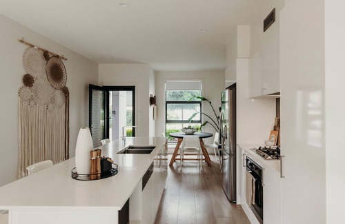 Merewether House | Light-filled & stylish. Central Location.✨